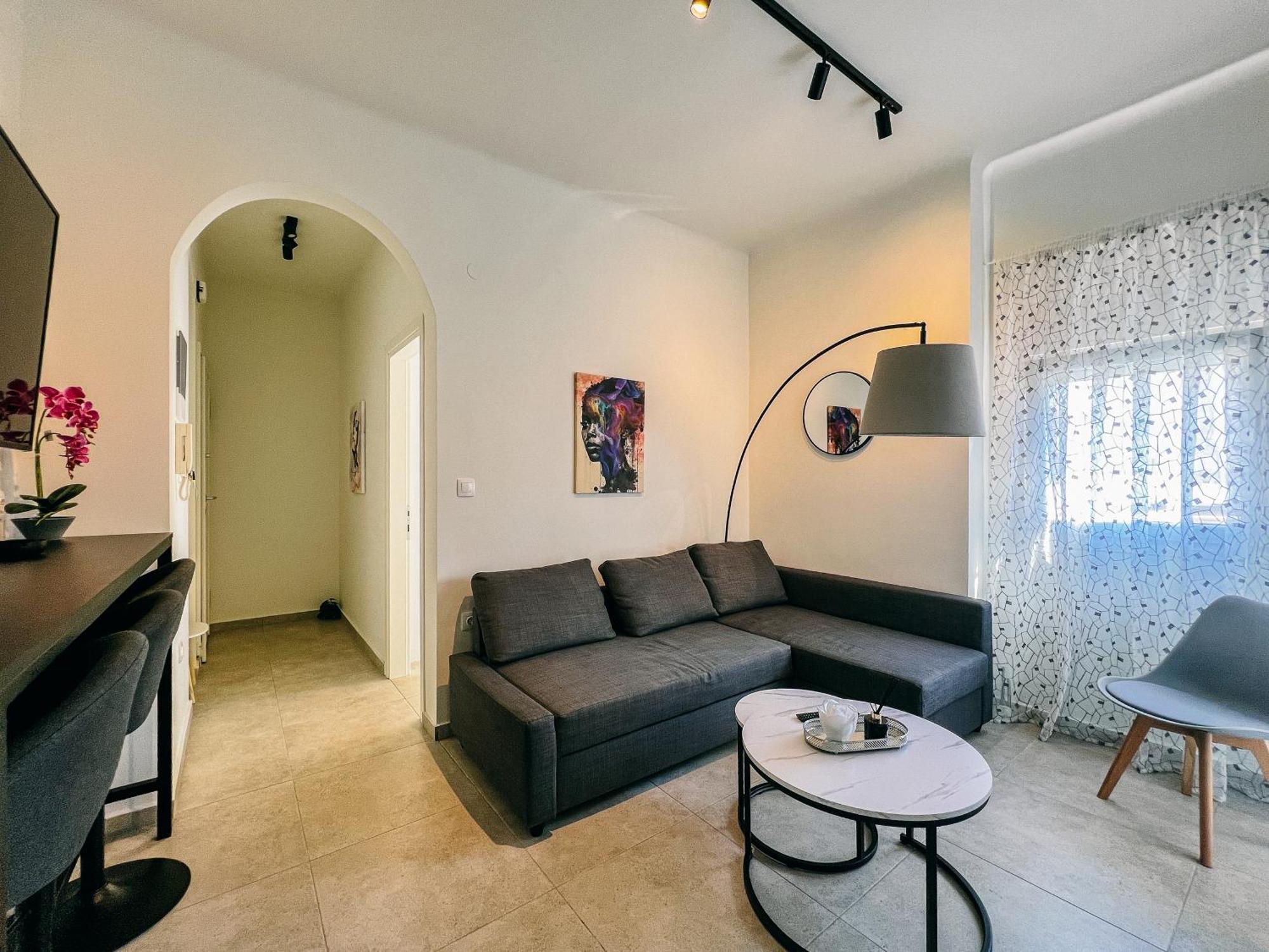Homevision - Minimal, Quiet And Central Appartement